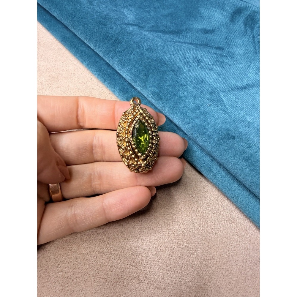 Vintage Textured Gold Tone Marquise Green Rhinestone Egg Pendant Charm - Picture 4 of 4